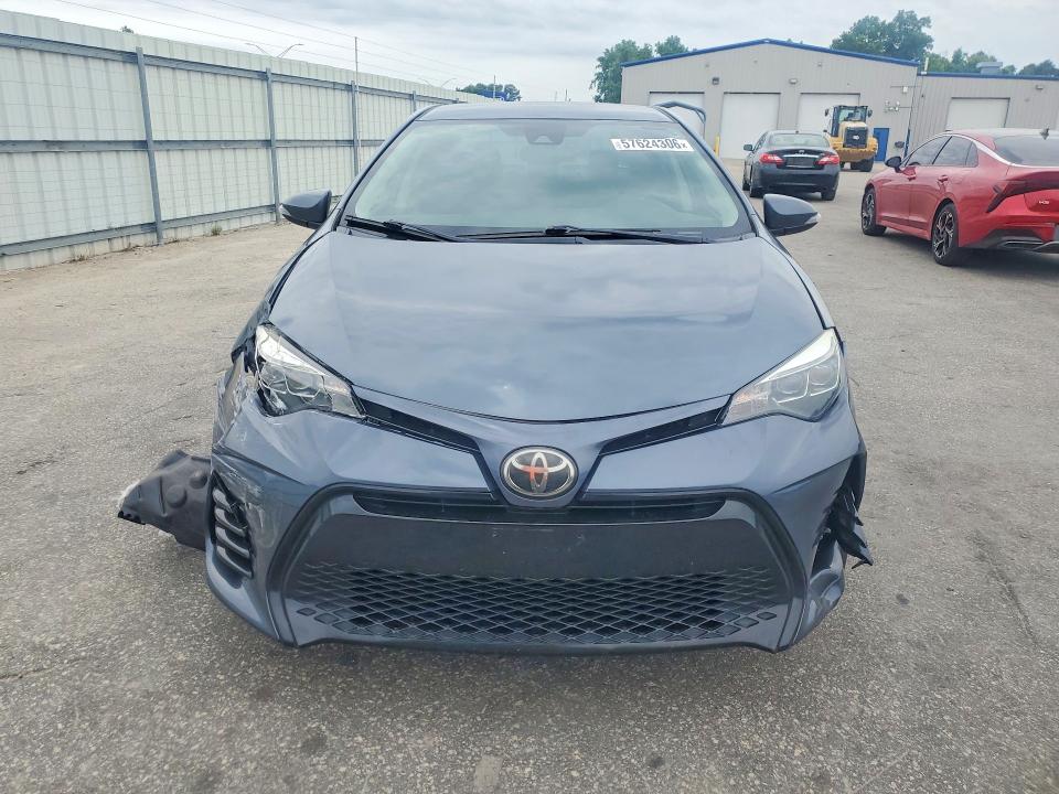 57624306 :رقم المزاد ، 5YFBURHE5HP720817 vin ، 2017 Toyota Corolla مزاد بيع