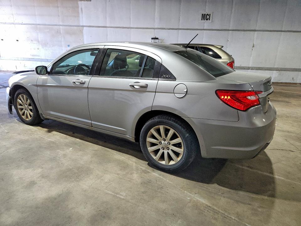 57047226 :رقم المزاد ، 1C3CCBBB1DN654923 vin ، 2013 Chrysler 200 مزاد بيع