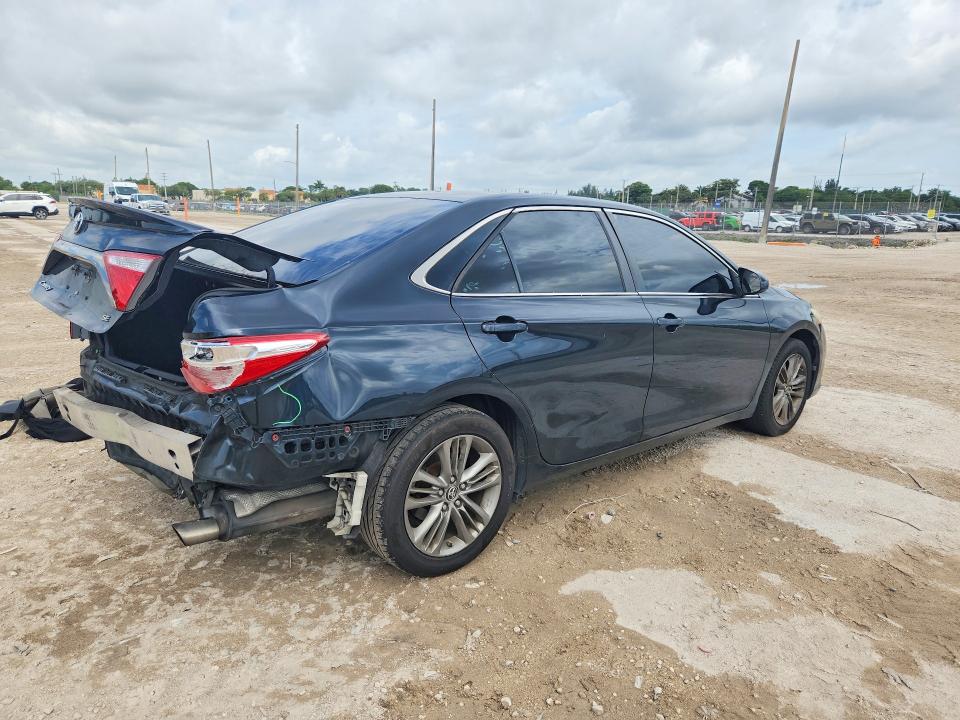 55401116 :رقم المزاد ، 4T1BF1FK9FU966916 vin ، 2015 Toyota Camry مزاد بيع