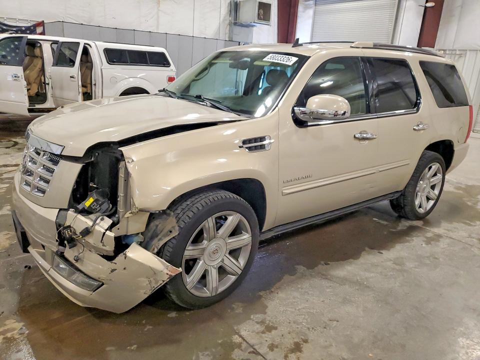 58033326 :رقم المزاد ، 1GYS4CEF2BR161342 vin ، 2011 Cadillac Escalade مزاد بيع