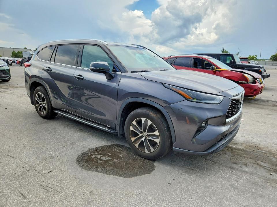 58181916 :رقم المزاد ، 5TDGZRBH2MS547964 vin ، 2021 Toyota Highlander مزاد بيع
