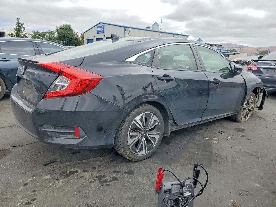 57265056 :رقم المزاد ، JHMFC1F77JX043706 vin ، 2018 Honda Civic مزاد بيع
