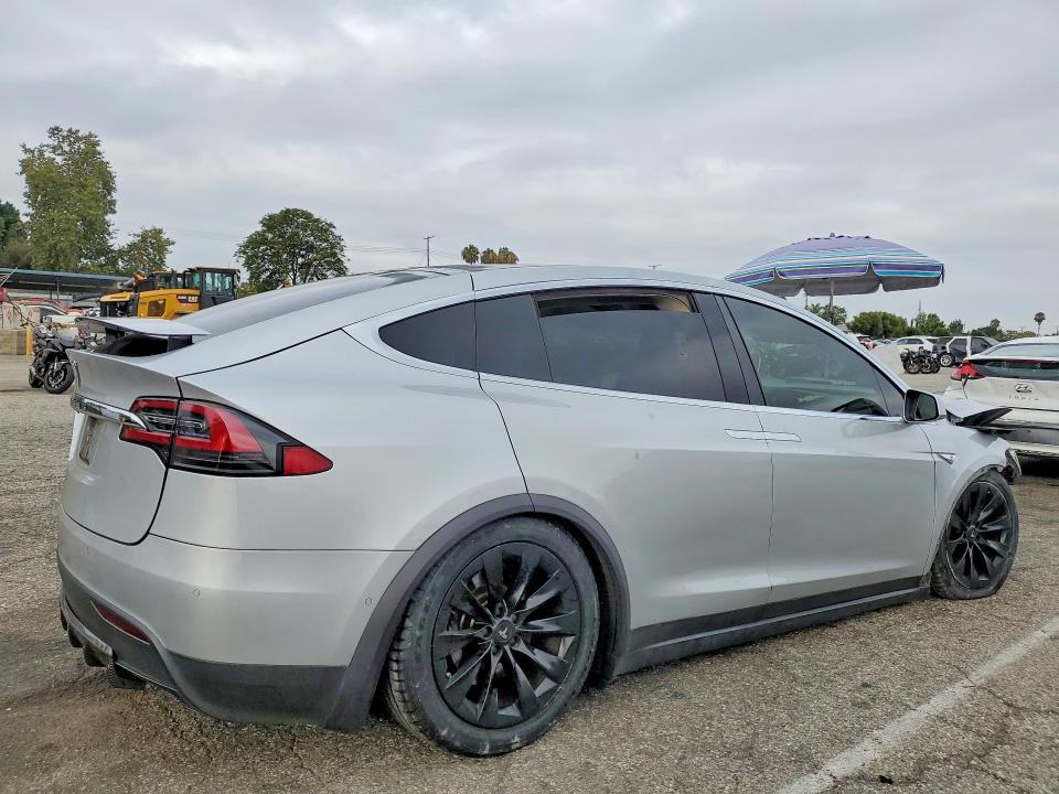 Продажа на аукционе авто 2016 Tesla Model X, vin: 5YJXCAE28GF020966, номер лота: 73343675