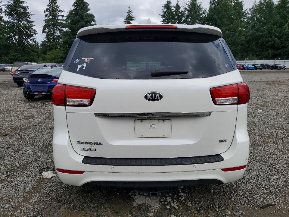 59142546 :رقم المزاد ، KNDMC5C17F6046571 vin ، 2015 Kia Sedona مزاد بيع