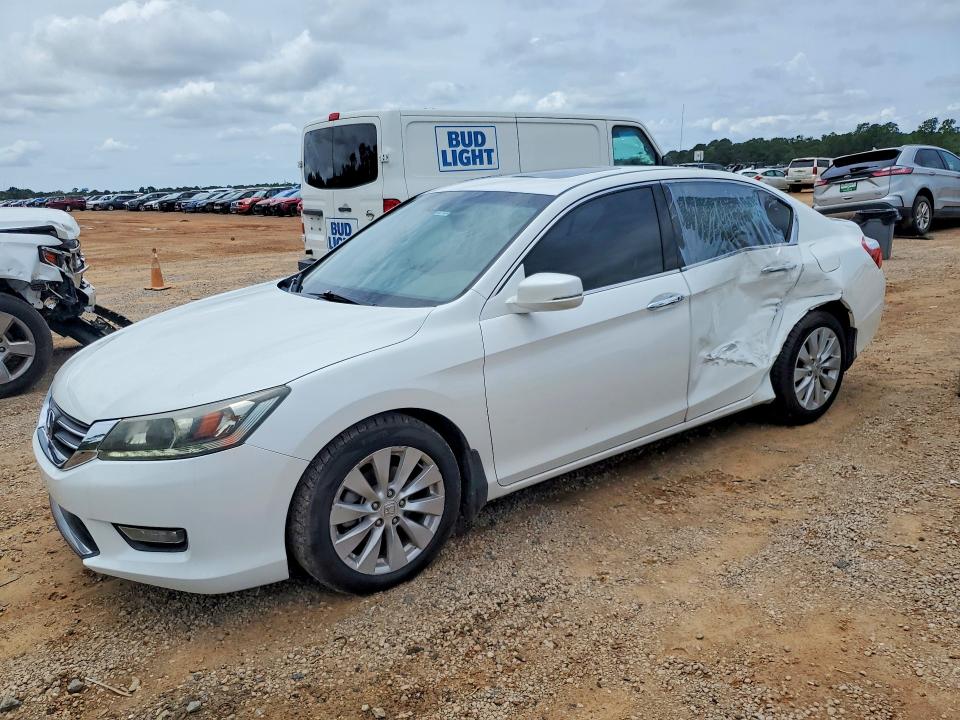 Auction sale of the 2015 Honda Accord, vin: 1HGCR3F87FA002723, lot number: 55784046