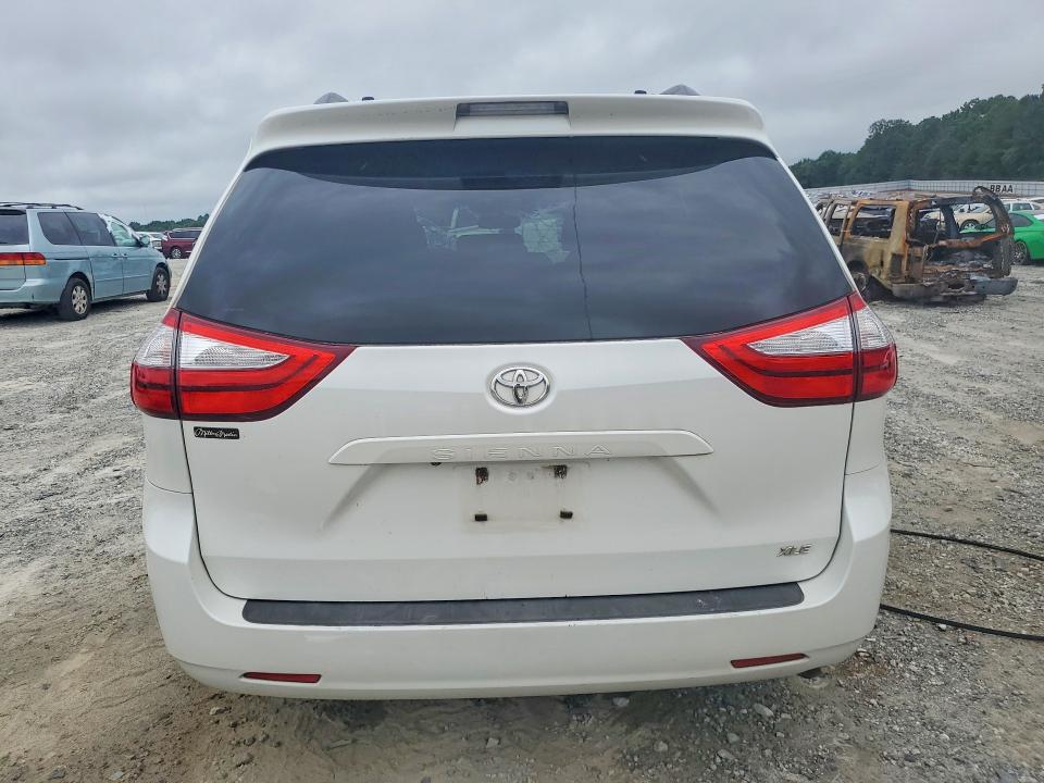 56449366 :رقم المزاد ، 5TDYK3DCXFS570497 vin ، 2015 Toyota Sienna مزاد بيع