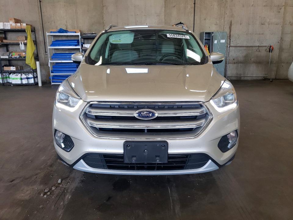 2017 Ford Escape მანქანა იყიდება აუქციონზე, vin: 1FMCU9J95HUE23840, აუქციონის ნომერი: 55834526
