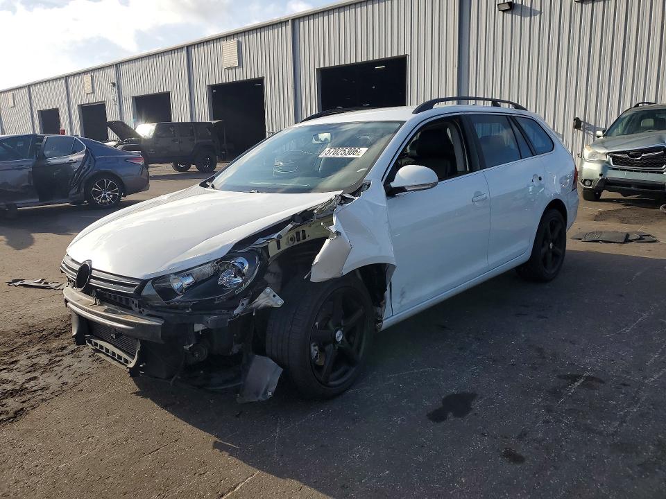 57025306 :رقم المزاد ، 3VWPL7AJ4EM616260 vin ، 2014 Volkswagen Jetta مزاد بيع