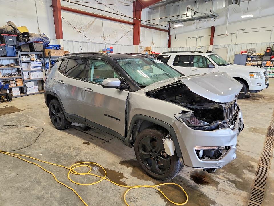 57037216 :رقم المزاد ، 3C4NJDBB1JT323986 vin ، 2018 Jeep Compass مزاد بيع