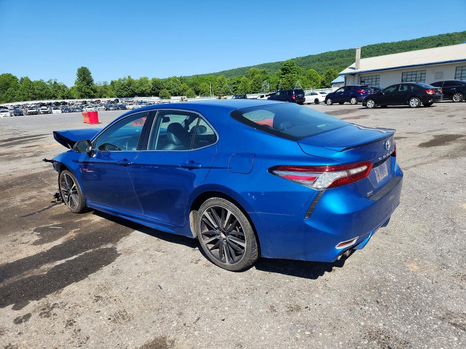 55405846 :رقم المزاد ، 4T1B61HK3JU008361 vin ، 2018 Toyota Camry مزاد بيع