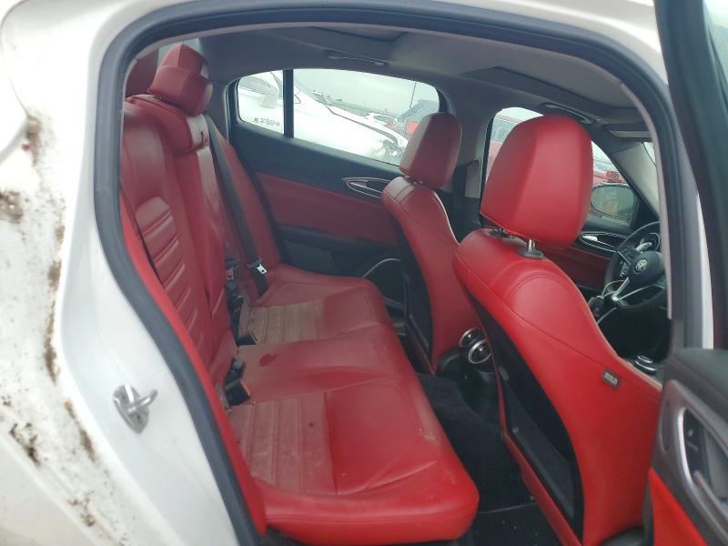 58334596 :رقم المزاد ، ZARFAECN2H7552183 vin ، 2017 Alfa Romeo Giulia مزاد بيع