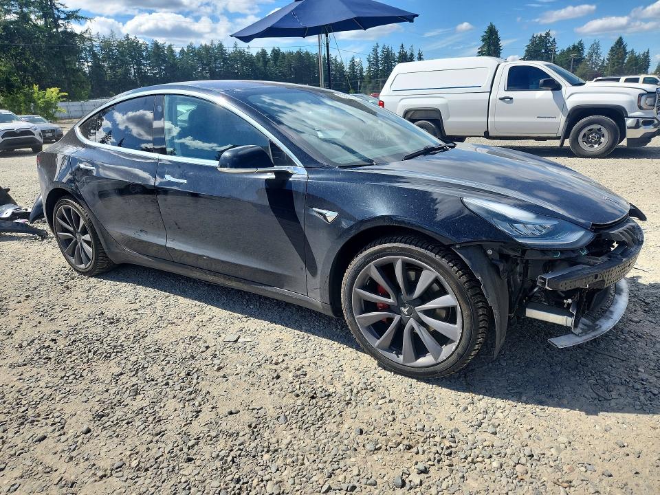 Продажа на аукционе авто 2018 Tesla Model 3, vin: 5YJ3E1EB4JF110843, номер лота: 55951996