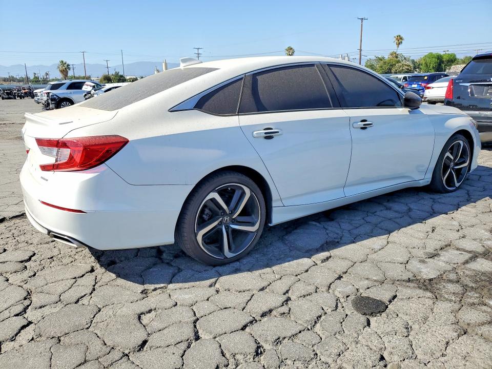 Продажа на аукционе авто 2018 Honda Accord, vin: 1HGCV1F33JA201958, номер лота: 56703526