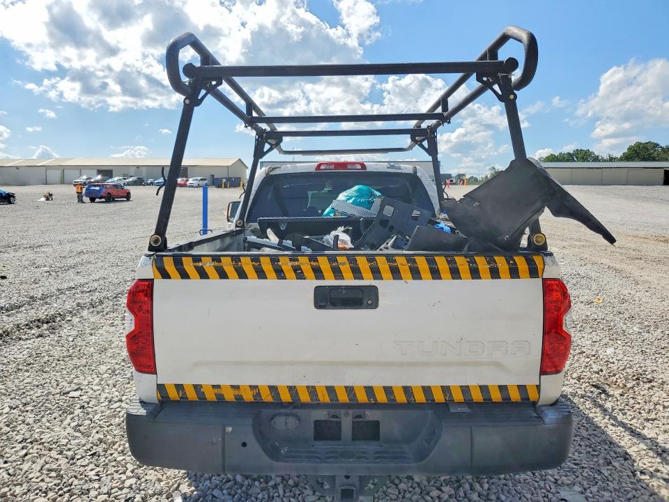 58345216 :رقم المزاد ، 5TFRY5F12JX241144 vin ، 2018 Toyota Tundra مزاد بيع