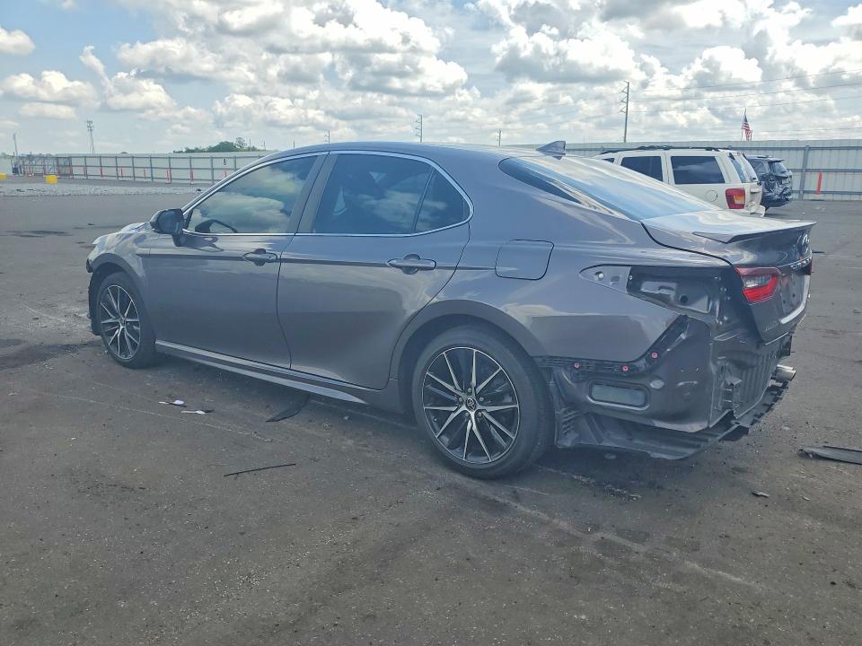 58712556 :رقم المزاد ، 4T1G11AK0NU652226 vin ، 2022 Toyota Camry مزاد بيع