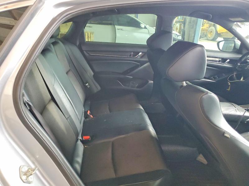 Продажа на аукционе авто 2018 Honda Accord, vin: 1HGCV1F38JA102181, номер лота: 57883206