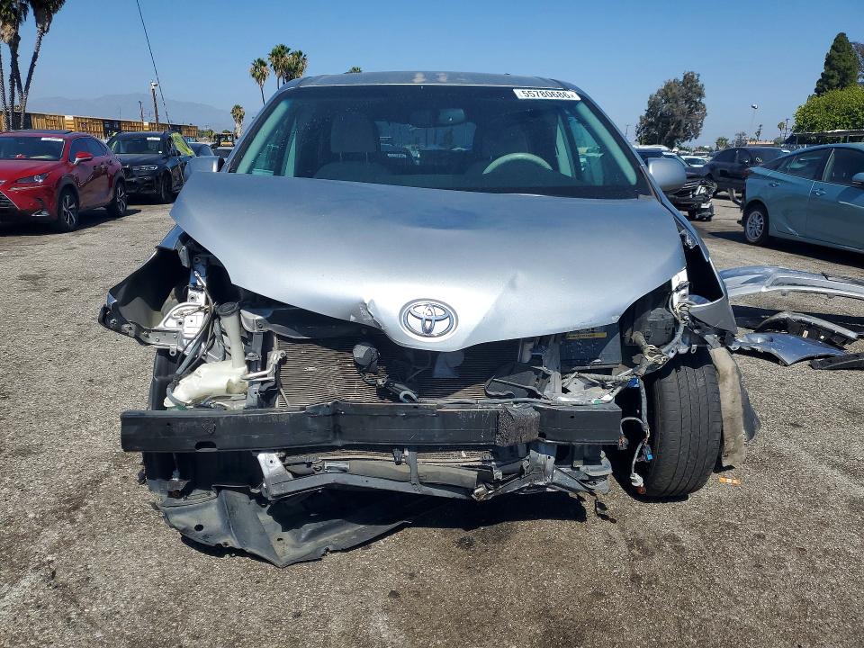 2012 Toyota Sienna მანქანა იყიდება აუქციონზე, vin: 5TDKK3DC4CS261013, აუქციონის ნომერი: 55780686