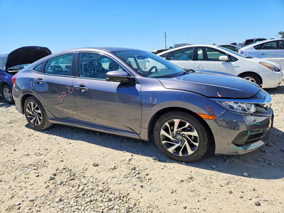 56151346 :رقم المزاد ، 19XFC2F77HE215962 vin ، 2017 Honda Civic مزاد بيع