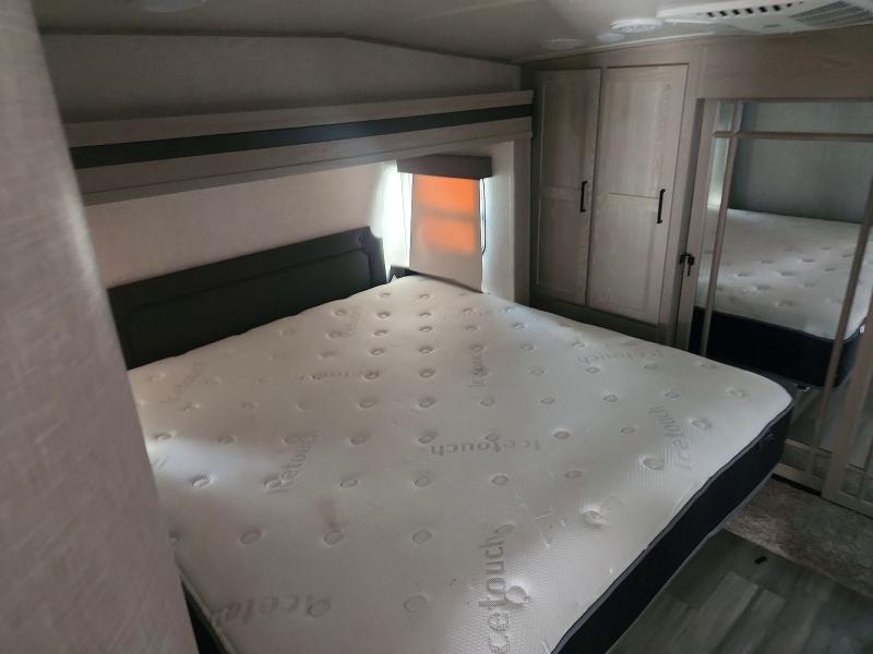 57939956 :رقم المزاد ، 4X4FRLN2XM1895664 vin ، 2021 Forest River Rockwood مزاد بيع