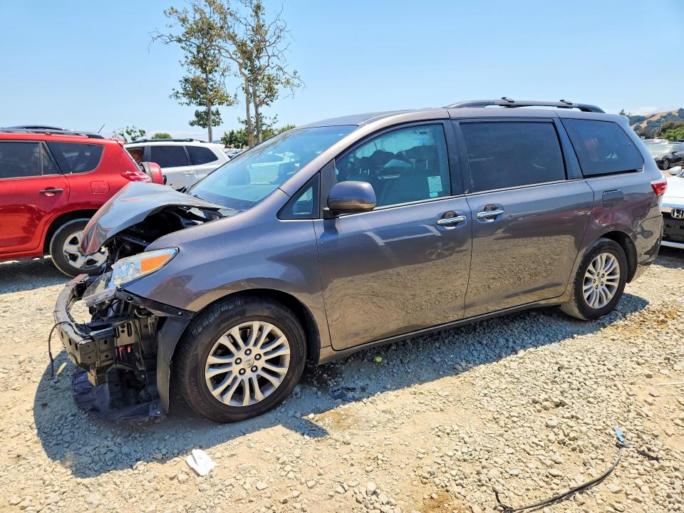 Auction sale of the 2015 Toyota Sienna, vin: 5TDYK3DC0FS608951, lot number: 58098366