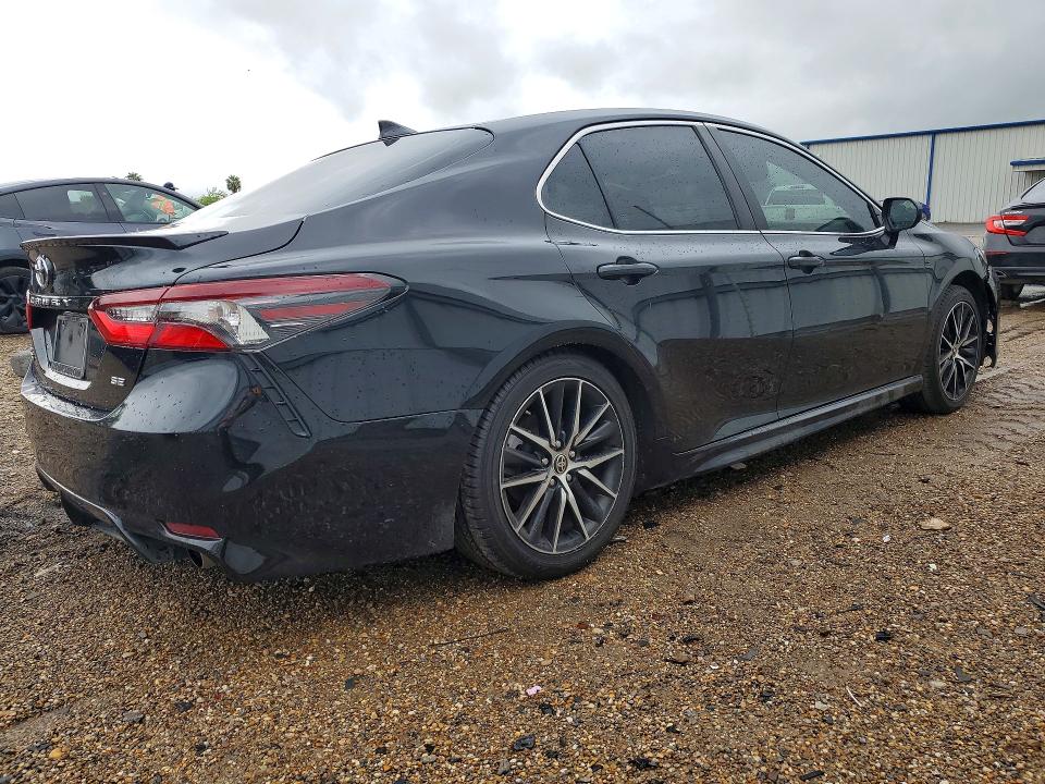 57591046 :رقم المزاد ، 4T1G11AK6MU598588 vin ، 2021 Toyota Camry مزاد بيع