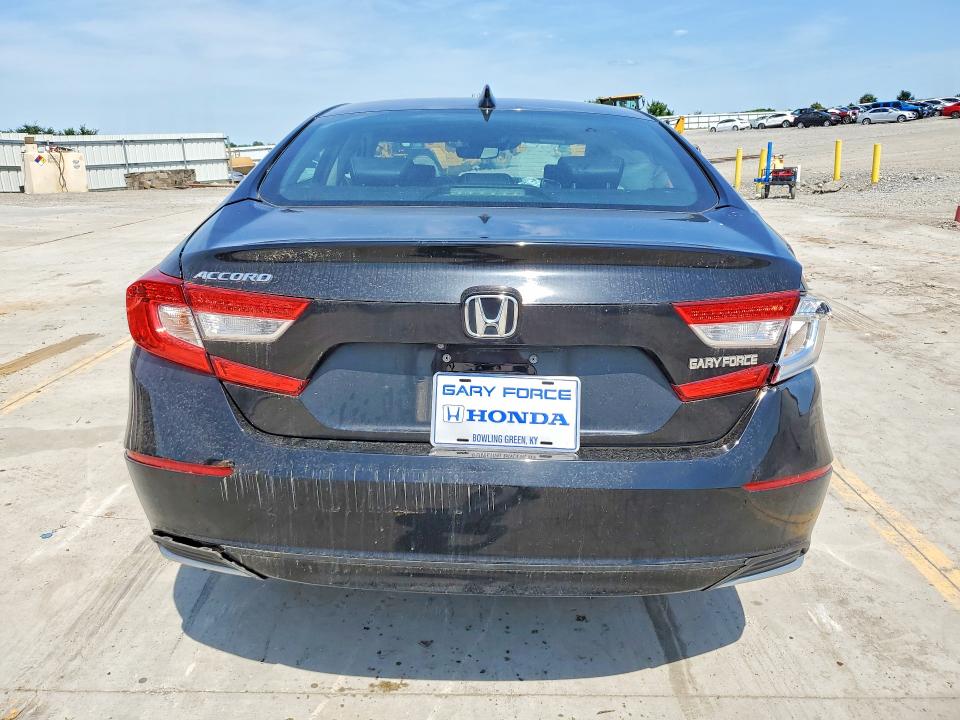 Продажа на аукционе авто 2018 Honda Accord, vin: 1HGCV1F61JA116868, номер лота: 58766206