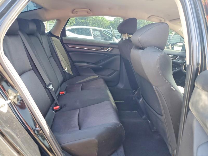 56715416 :رقم المزاد ، 1HGCV1F18JA244433 vin ، 2018 Honda Accord مزاد بيع