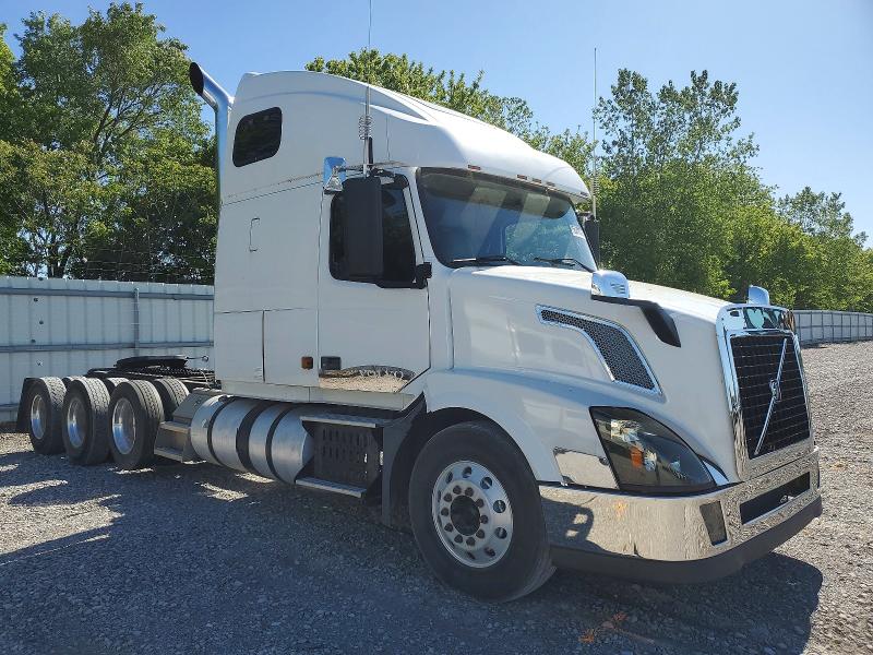 2006 Volvo Vn მანქანა იყიდება აუქციონზე, vin: 4V4NC9TJ46N421659, აუქციონის ნომერი: 55893386