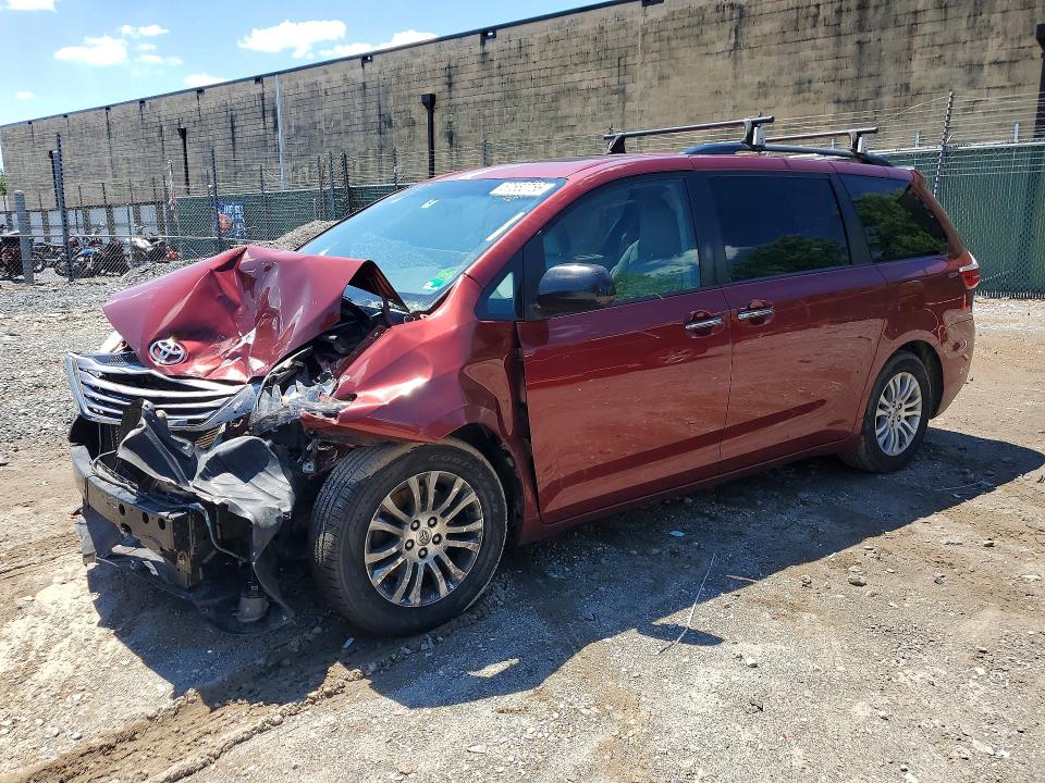 57550756 :رقم المزاد ، 5TDYK3DCXFS655159 vin ، 2015 Toyota Sienna مزاد بيع