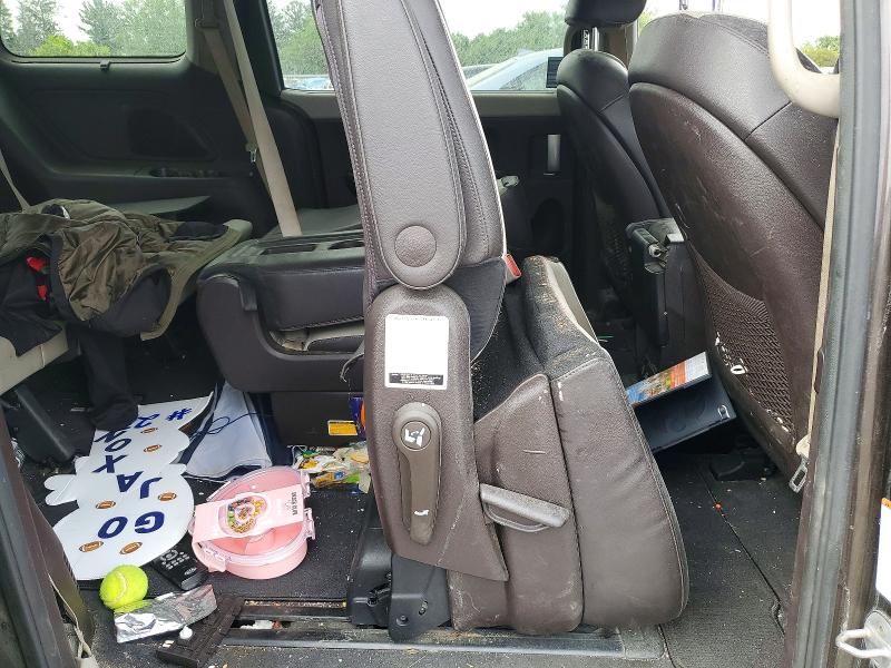 56655826 :رقم المزاد ، KNDME5C13H6272006 vin ، 2017 Kia Sedona مزاد بيع