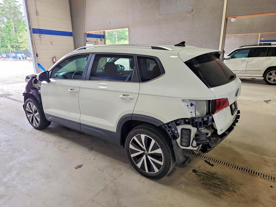 57079796 :رقم المزاد ، 3VVSX7B2XNM014859 vin ، 2022 Volkswagen Taos مزاد بيع