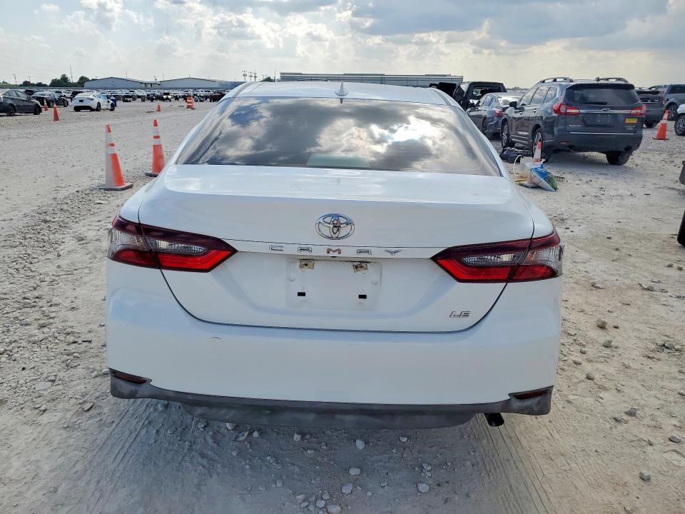 54285506 :رقم المزاد ، 4T1C11AK9MU581511 vin ، 2021 Toyota Camry مزاد بيع