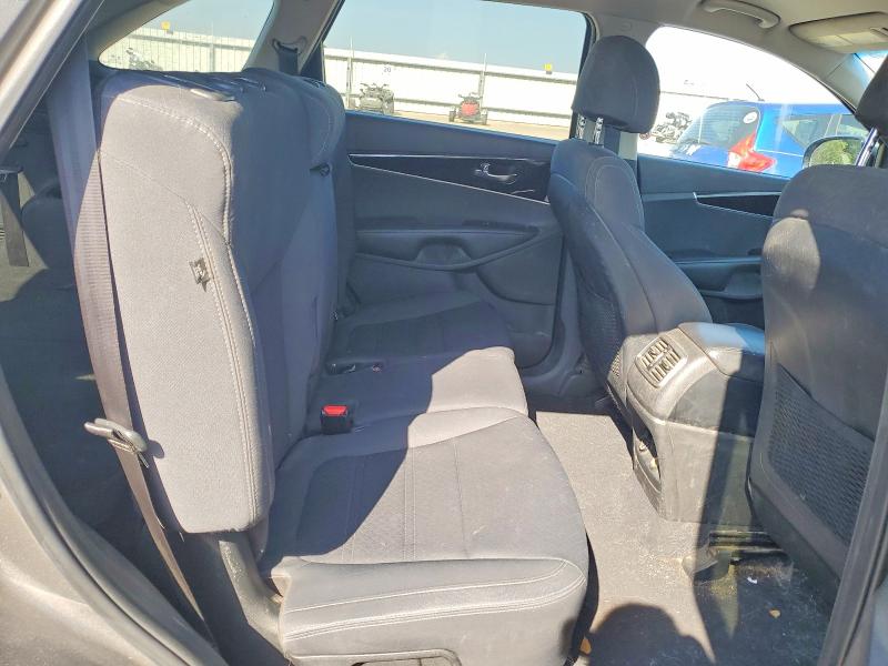 55742536 :رقم المزاد ، 5XYPG4A52HG318736 vin ، 2017 Kia Sorento مزاد بيع