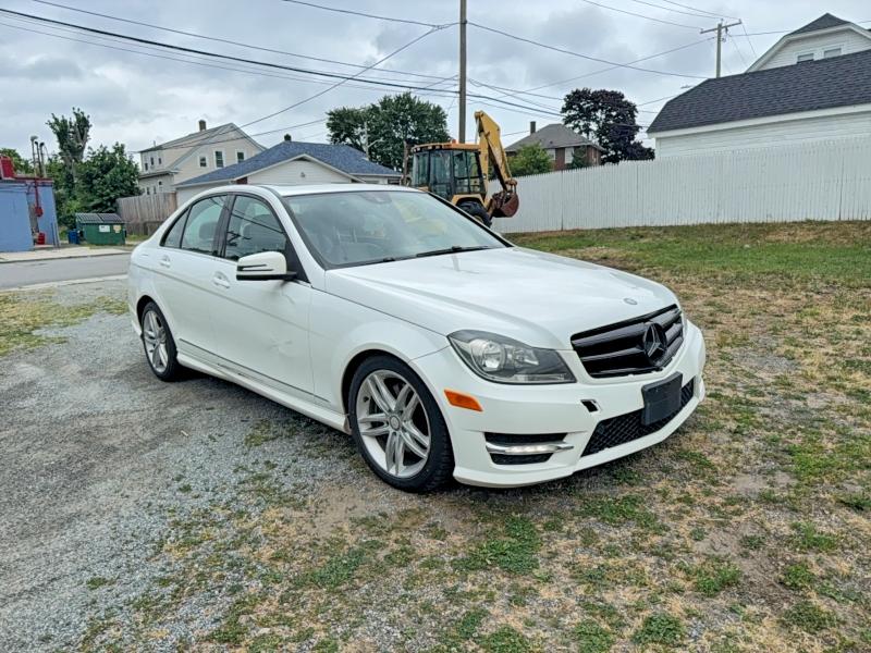 Продажа на аукционе авто 2013 Mercedes-benz C, vin: WDDGF8AB6DR274838, номер лота: 58239776