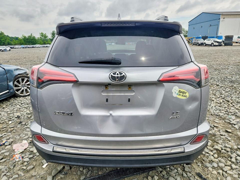 58715616 :رقم المزاد ، 2T3BFREV0JW710772 vin ، 2018 Toyota Rav4 مزاد بيع