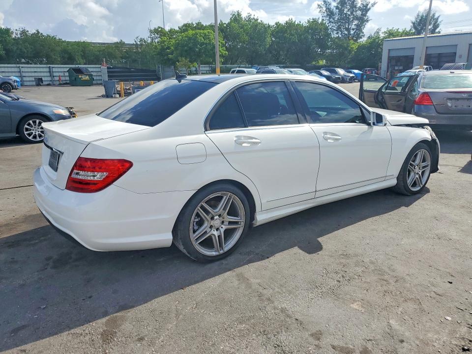 58410706 :رقم المزاد ، WDDGF4HB3EG226113 vin ، 2014 Mercedes-benz C مزاد بيع