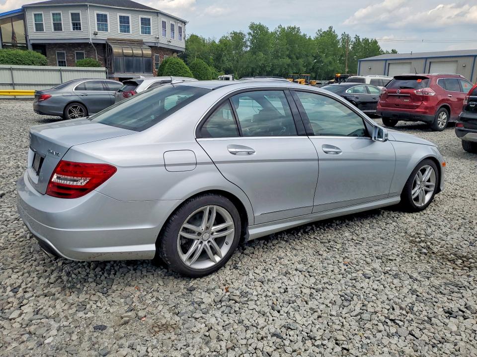 Продажа на аукционе авто 2012 Mercedes-benz C, vin: WDDGF8BB7CR239996, номер лота: 85447455