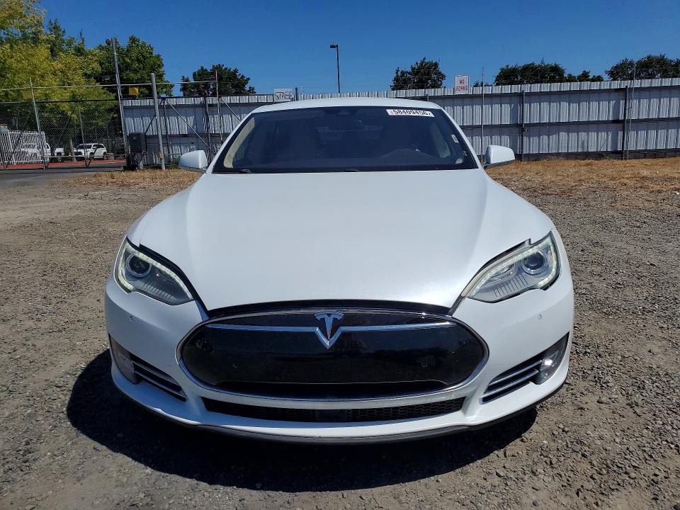 58409456 :رقم المزاد ، 5YJSA1E13FF114100 vin ، 2015 Tesla Model S مزاد بيع