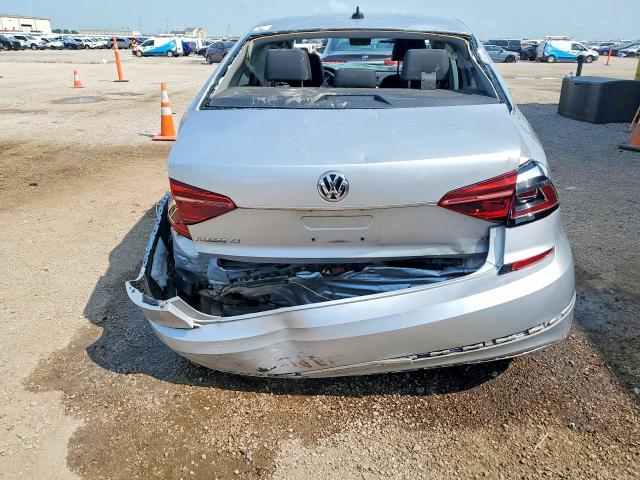 56276336 :رقم المزاد ، 1VWBA7A3XJC019322 vin ، 2018 Volkswagen Passat مزاد بيع