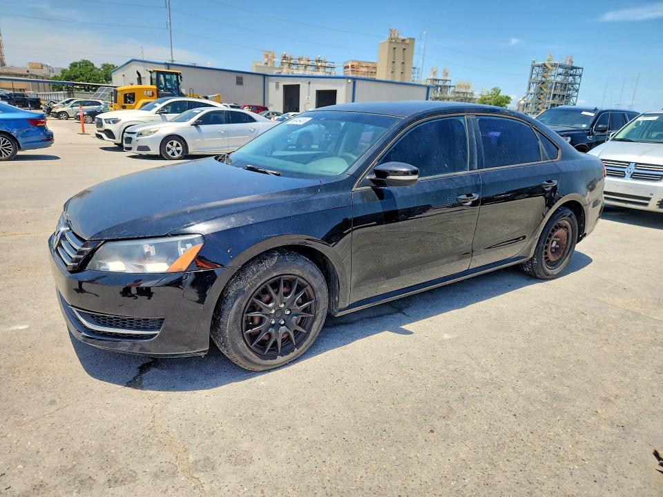 56049436 :رقم المزاد ، 1VWAT7A31FC045532 vin ، 2015 Volkswagen Passat مزاد بيع