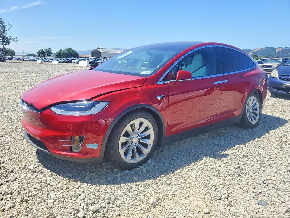 56098256 :رقم المزاد ، 5YJXCAE22KF162402 vin ، 2019 Tesla Model X مزاد بيع