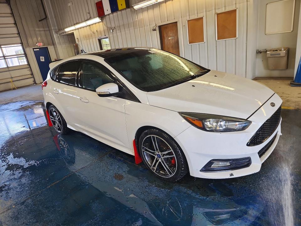 56846656 :رقم المزاد ، 1FADP3L90GL355578 vin ، 2016 Ford Focus مزاد بيع