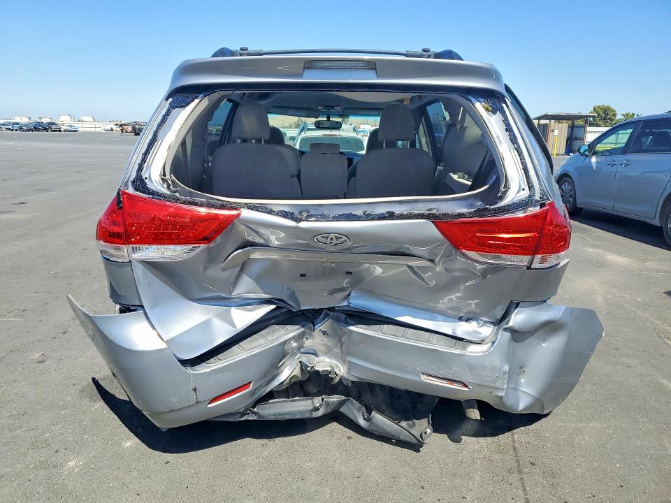 85453505 :رقم المزاد ، 5TDKK3DC2DS355621 vin ، 2013 Toyota Sienna مزاد بيع
