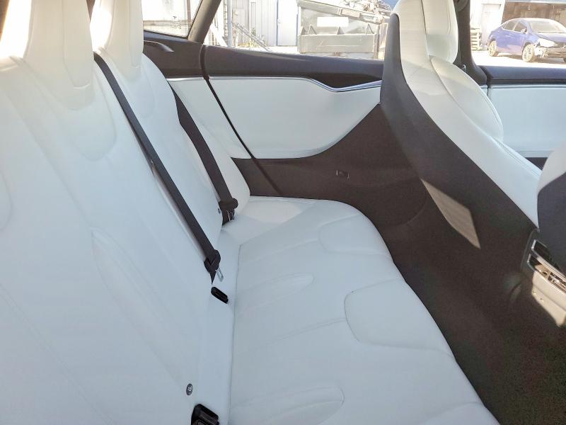 56888306 :رقم المزاد ، 5YJSA1E28HF200840 vin ، 2017 Tesla Model S مزاد بيع