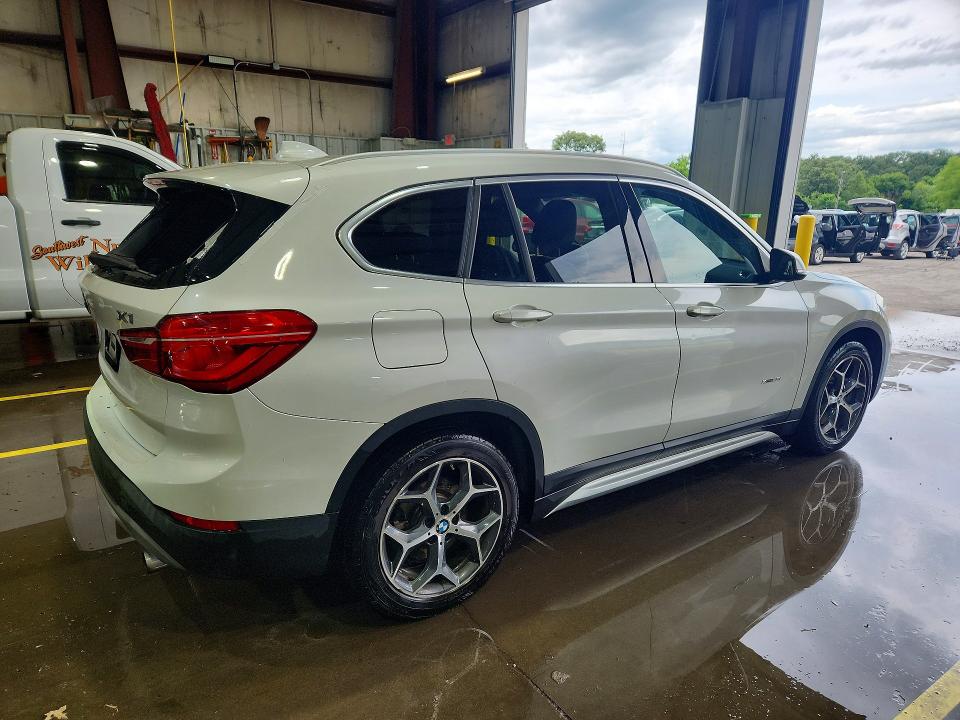 56055256 :رقم المزاد ، WBXHT3C32H5F78977 vin ، 2017 Bmw X1 مزاد بيع