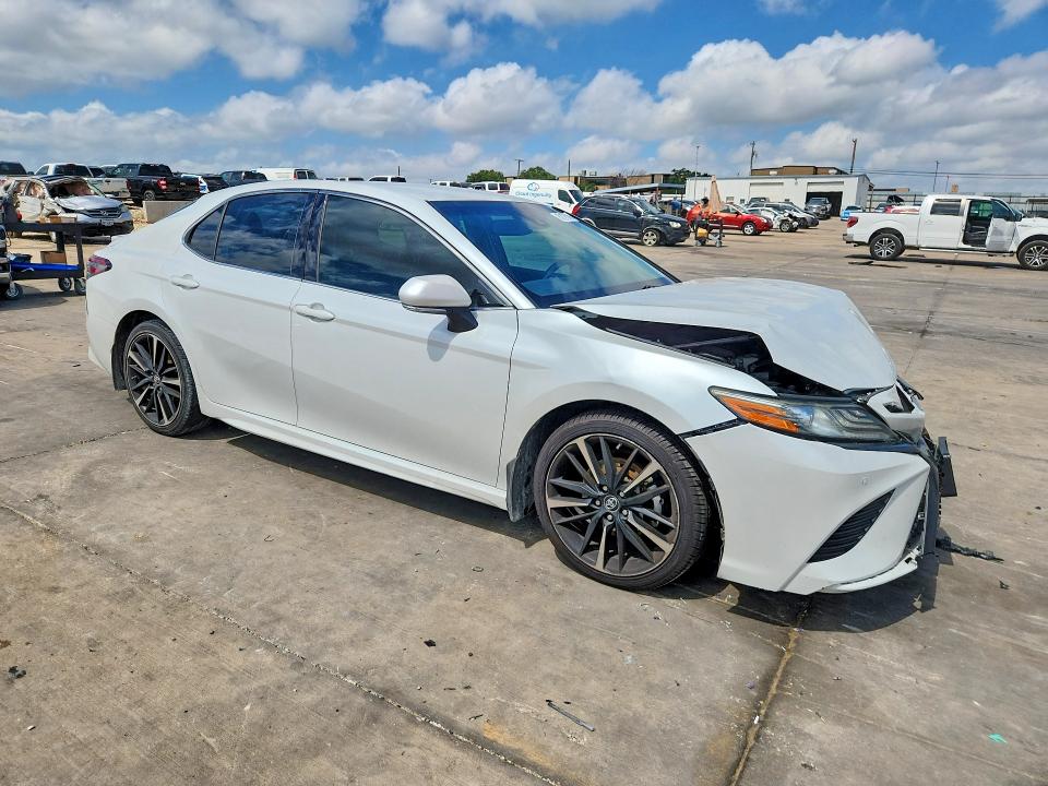 Продажа на аукционе авто 2018 Toyota Camry, vin: 4T1B61HK3JU038105, номер лота: 57177576