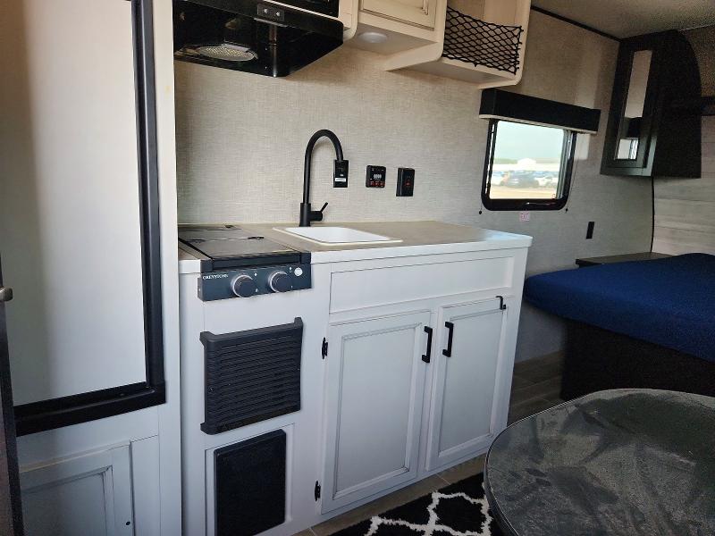 Продажа на аукционе авто 2022 Jayco Jay Flight, vin: 1UJBJ0AJ6N17A0518, номер лота: 58788026