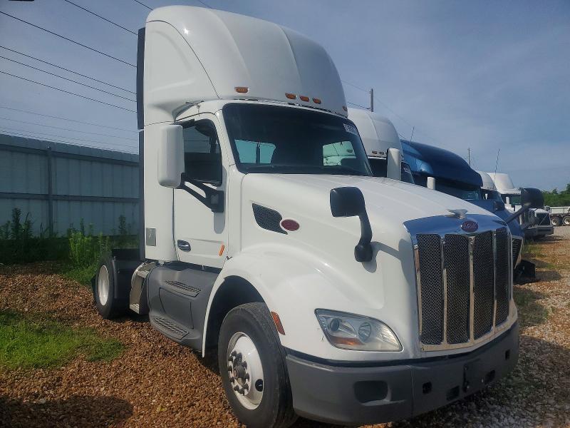 57902036 :رقم المزاد ، 1XPBA48XXJD478367 vin ، 2018 Peterbilt 579 مزاد بيع