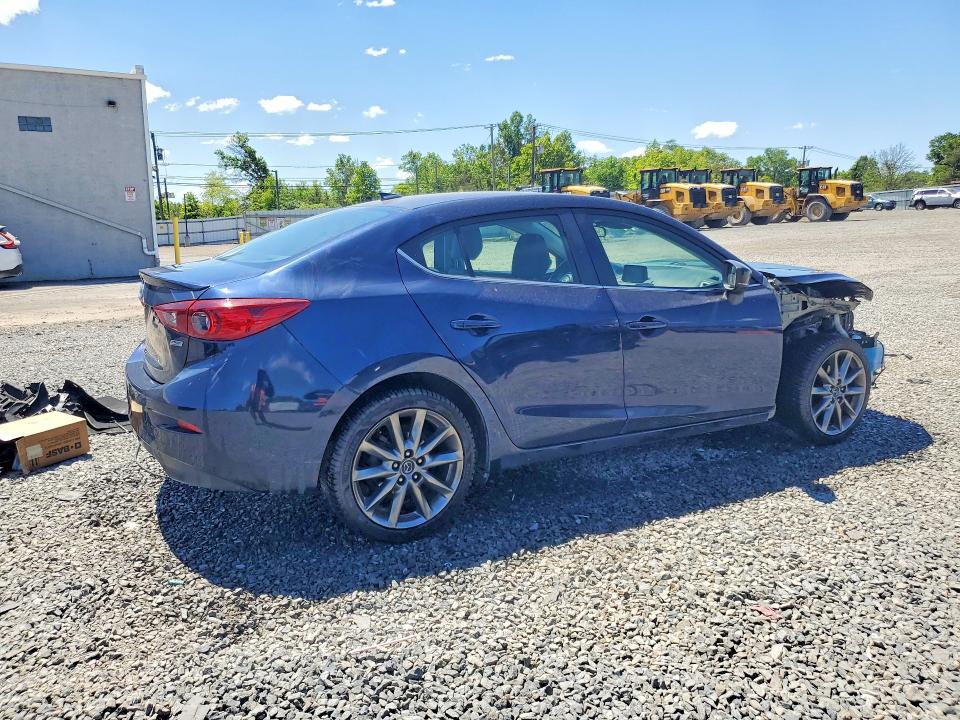 55534956 :رقم المزاد ، 3MZBN1V30JM275009 vin ، 2018 Mazda 3 مزاد بيع