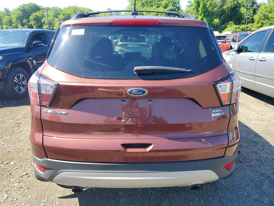 57495386 :رقم المزاد ، 1FMCU9HD6JUB18945 vin ، 2018 Ford Escape مزاد بيع